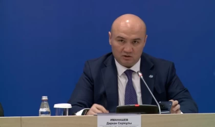 "ҚазАвтоЖол" басшысы өзі және қызметкерлері қанша жалақы алатынын айтты (видео)