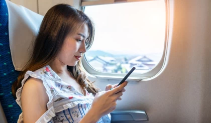 Жаңа ереже: Құлаққапсыз видео көретін жолаушыларға ұшаққа өмір бойы кіруге тыйым салынады
