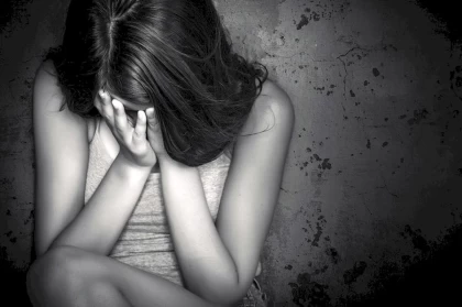 Қостанайлық әйел экс-күйеуінің асыранды қызына жыныстық сипаттағы әрекеттер жасады деп айыптайды