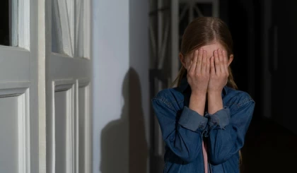 "Өзіне қол салмақ болды": Атырауда әйел қызын интернетте қорқытып, интимдік видео талап еткен ер адамды әшкереледі