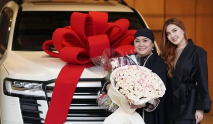 Мерей Абилованың сіңлісі анасына 60 миллион теңгелік сый жасады