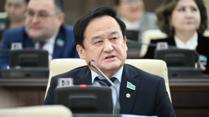 "Qaztest-тен 0 қойылады”: Депутат көптеген мемлекеттік қызметкерлердің қазақ тілін білмейтінін айтып сынады