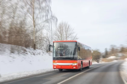 Автобус жүргізушісі жолаушылар мен балаларды айдалаға қалдырып, Ақтөбеге қайтып кеткен