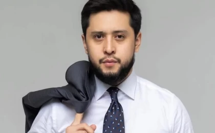 "Әріптесіне қол көтермек болған": Атышулы актер Асқар Жұмабектің басы тағы да дауға қалды (видео)