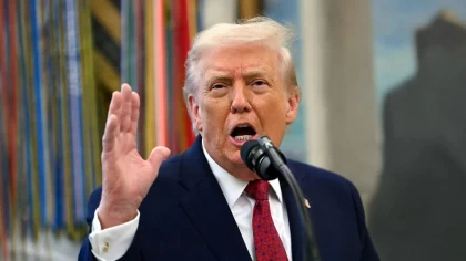 Трамп Иранмен келіссөз басталғанын мәлімдеп, шабуылды 5 күнге тоқтатуды тапсырды