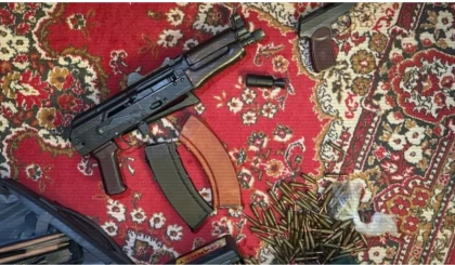 Алматыда қарулы рэкеттер ұсталды: Олардан автомат пен 500-ден аса оқ тәркіленді