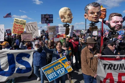 No Kings: АҚШ-та Трамп саясатына қарсы 3000-нан аса наразылық өтіп, қарсылық білдіргендер ұсталды (видео)