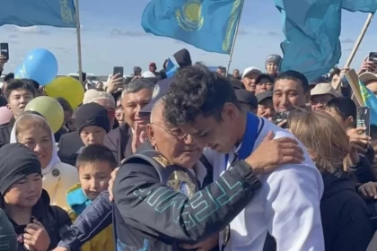 Әлем чемпионы Ризабек Айтмұқанның отбасы қара жамалды