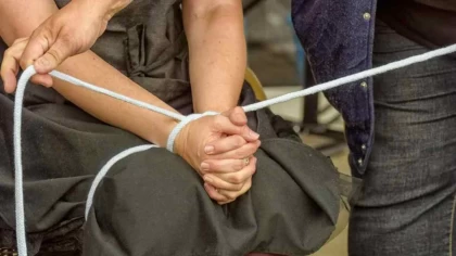 Қазақстандық көпбалалы ана мас күйдегі адамдарды 400 мың теңгеге сатқан