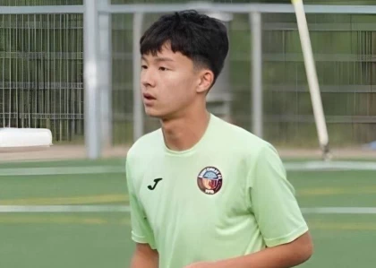 Алғаш рет 15 жастағы қазақ футболшысы “Барселона” сапында доп тебеді