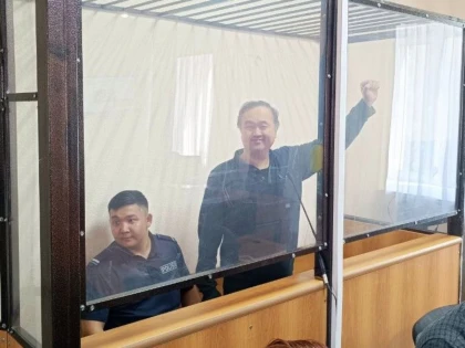 "15 миллион теңгені қоршаудан лақтырып берген": Қостанайда фабриканы бопсалаған блогер 7,5 жылға сотталды