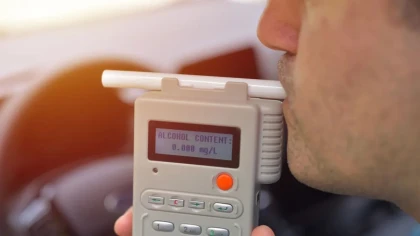 Енді мемлекеттік қызметкерлер алкоголь мен есірткі қолданбағанын медициналық тексеру арқылы дәлелдейді