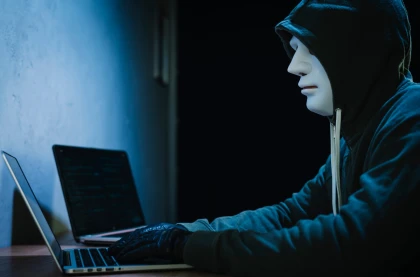 Жамбыл облысында алаяқ зейнетақы жинағын шешіп беремін деп тұрғынды алдап кеткен