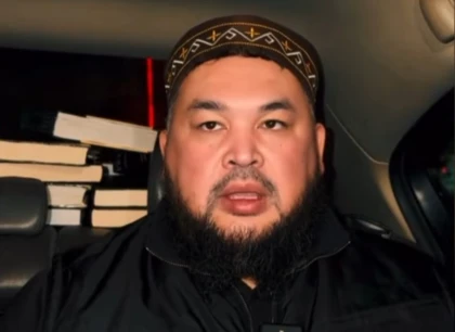 Адамдарды маймыл мен сиырға теңеген қазақстандық "ұстаз-блогер" жауапқа тартылды