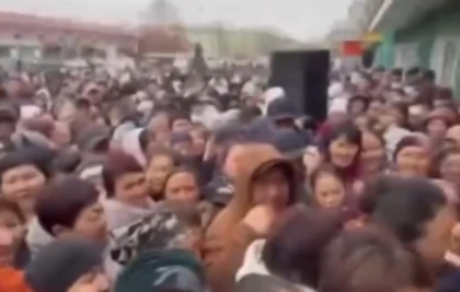 Өскеменде дүкеннің ашылуында тегін тамақ пен аяқ киім таратқан кәсіпкер қамалды (видео)