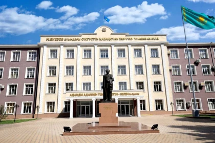 Шымкентте Әуезов университетіндегі ақша жымқыру ісі бойынша сегіз адам сотталды