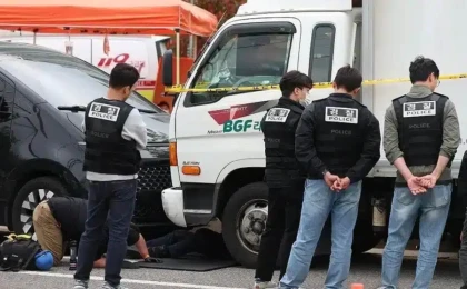 Оңтүстік Кореяда жүк көлігі наразылыққа шыққан жұмысшыларды қағып кетті: Бір адам қаза тапқан