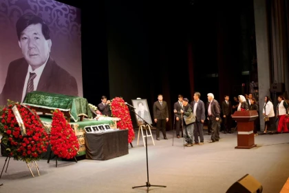 Алматы жұрты Мұхтар Шахановты соңғы сапарға шығарып салды