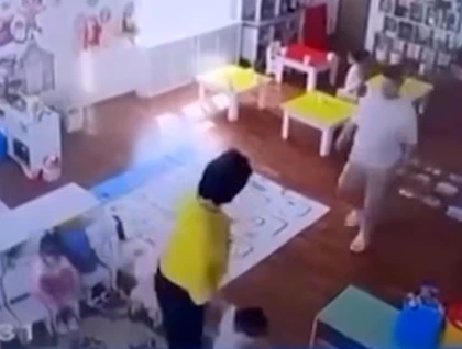 Ақтөбе облысында тәрбиеші мен күтуші үш жасар балаларды ұрып келген