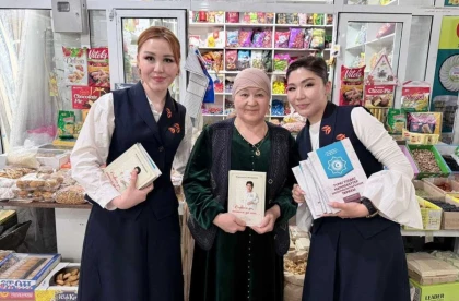 120 кітап – 120 рухани шамшырақ: Түркістан облысында 120 дана кітап қала тұрғындары мен қонақтарына тегін таратылды