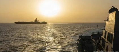 Иран Ормуз бұғазында рұқсатсыз өтпек болған екі кемені қолға түсірді