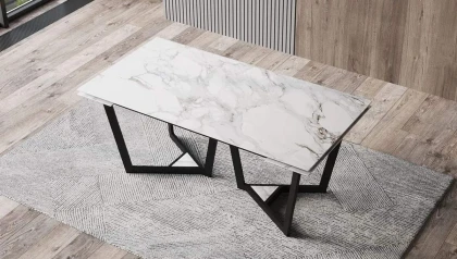 Батыс Қазақстанда үстел той үстінде сынып қалған: Әйел шеберді сотқа берді