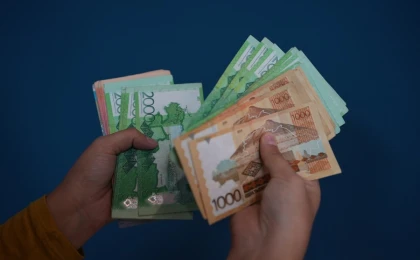 Қазақстандық әйел алимент өндіру үшін өз қызын сотқа берді