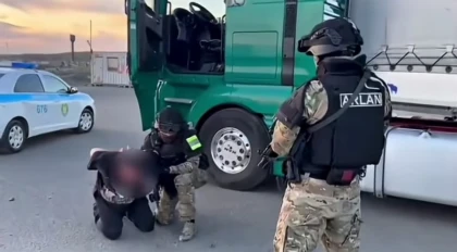 Шетел азаматы Қазақстанға мигранттарды тасымалдау үшін оларды жүк көлігіне жасырған