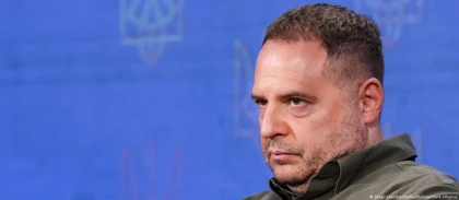 Украина президенті кеңсесінің экс-басшысы Андрей Ермак 5 миллиард теңге жымқырды деген күдікке ілінді