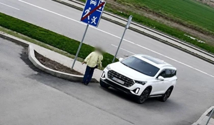 "Әйелдерге көлік тізгіндеуге тыйым салу керек": Көкшетаудағы жол апатынан кейін әйел жүргізушілерге қатысты пікірталас қызды