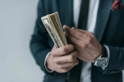 Танысының несиесін жапқан қазақстандық азамат 569 мың теңгесін сот арқылы қайтарып алды