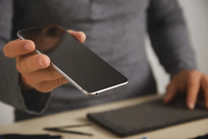 Kcell компаниясы iPhone үшін 2,1 миллион теңге айыппұл арқалады