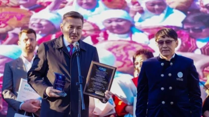 Өрнекке өрілген тарих: Өскеменде «Ғасырлық дәстүрлер» фестивалі аясында жаңа рекорд орнатылды
