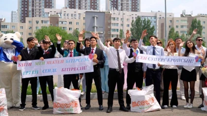 Астаналық түлектер мерекелік кештен бас тартып, онкологиямен ауыратын балаларға көмек берді