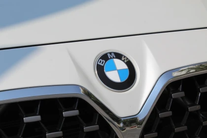 Өрт шығу қаупіне байланысты BMW 29 мыңнан астам автокөлігін кері қайтарып жатыр