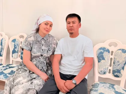 Қазақстандық үйлену тойының орнына екі әпкесіне үй, қарындасына көлік алып берді (видео)