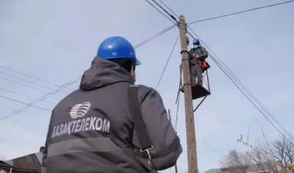 Қазақстанның екі өңірінде "Қазақтелекомның" екі қызметкері ұқсас жұмыстарды орындау кезінде қаза тапты