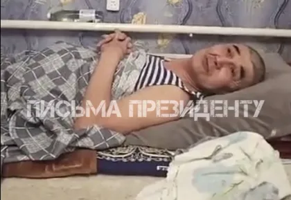 Атырау облысында аула сыпырушы әкімдік маңындағы ағашты кесемін деп мүгедек болып қалды
