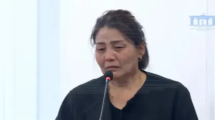 "Қасымда тұрған қызымды тани алмай қалдым": Ұлдана Мырзуанның анасы сотта жылап қалды