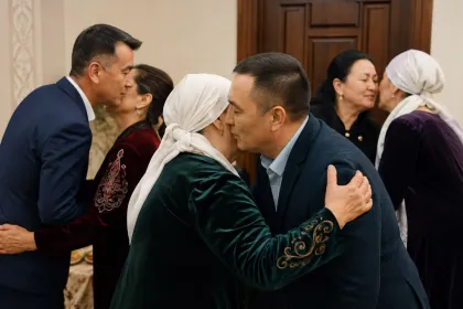 Тоқаев сынаған бет сүйісіп амандасу қазақтың дәстүрінде болған ба? Этнографтар жауап берді