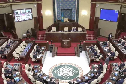 Құрылтай депутаттарының ант беру рәсімі басталды