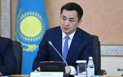 Оқытушыдан Құрылтай төрағасына дейін: Айбек Дәдебай туралы не белгілі?