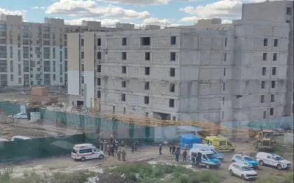 Астанада салынып жатқан тұрғын үй аумағында кран құлап, бір адам қаза тапты