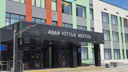 Елдегі жалғыз ұлттық мектеп оқу жылын директорсыз бастады: Ұжым білім ордасында мәселенің шешілмей жатқанына наразы