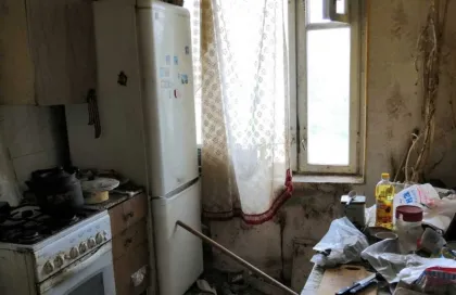 Алматыда тұрғындар өзінің көршісінің қоқысқа толған пәтеріне шағымданды