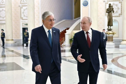 Тоқаев пен Путин Үндістанда бейресми кездесу өткізді