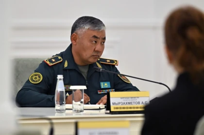 "Идеология және тәрбие жұмысын күшейту": Президент қорғаныс министріне атқару керек міндеттерді жүктеді