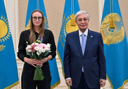 Тоқаев Елена Рыбакинаны III дәрежелі "Барыс" орденімен марапаттады