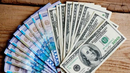 Теңге 4,6%-ға нығайды: Ұлттық банк нарыққа қанша доллар шығарды, өзі қанша сатып алды?