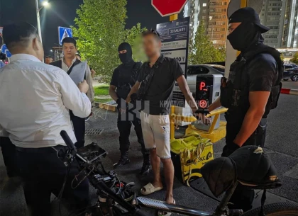 Шымкентте ер адам өзін 14 жастағы жасөспірім ретінде таныстырып, балалардан интимдік суреттерін сұраған